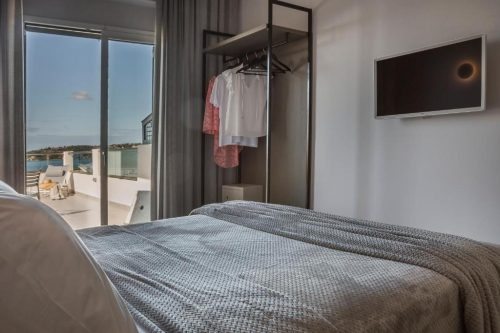 IMG-e06df17d1b548cdd329f2c0aea803f52-V